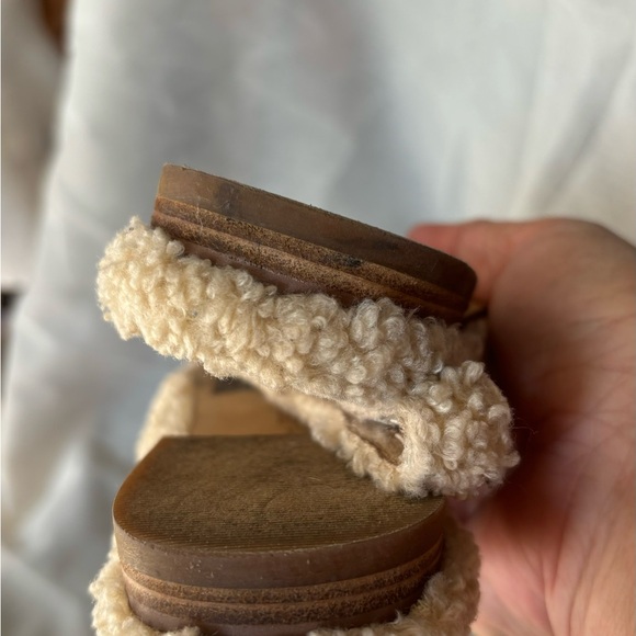 Vince Camuto Size 6.5 pointy flats beige faux shearling - Picture 7 of 9